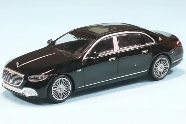 MINI-GT 1/64 メルセデス マイバッハ S680 ブラック(左ハンドル)　MGT00977-L