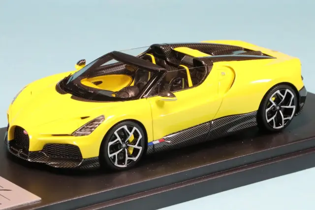 ルックスマート 1/43 ブガッティ W16 ミストラル オープンルーフ イエロー　LS544B
