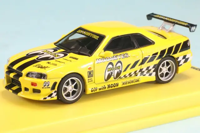 261030　京商 1/64 [MOTN] ニッサン スカイライン GT-R (R34) ムーンアイズ (2) LED搭載　K07134LM2