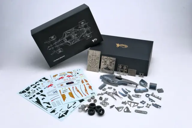 [予約] KRASCA STUDIO 1/43 メタルキット レッドブル RB1 モナコ/中国GP 2005 D.クルサード/V.リウィッツィ/C.クリエン　KSK-4301