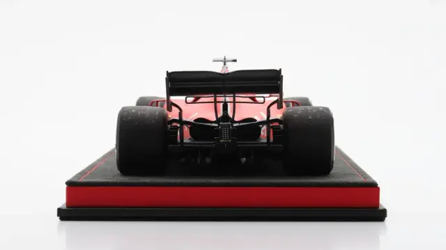 ルックスマート　1/18  セバスチャン ベッテル 予約] 海外ショップ特注ルックスマート 1/18 フェラーリ SF90