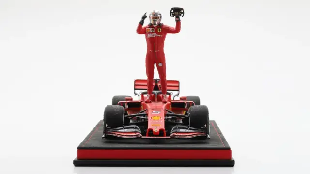 ルックスマート　1/18  セバスチャン ベッテル ルックスマート 1/18 セバスチャン ベッテル ミニカー