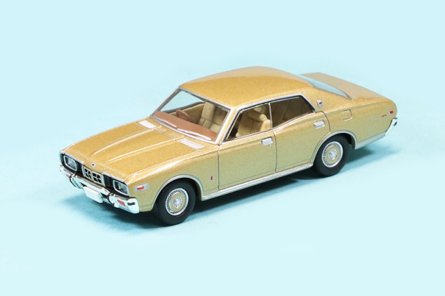 トミカリミテッドヴィンテージネオ 1/64 ニッサン グロリア 4ドア HT F 