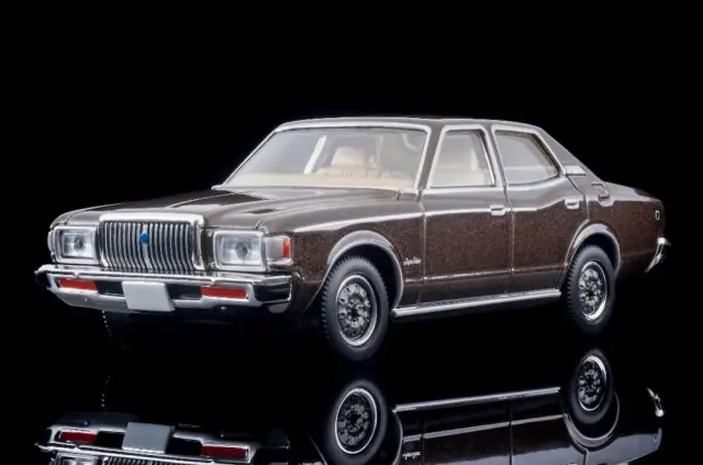 [予約] TLV 1/64  トヨタ クラウン 4ドア ピラードハードトップ 2000 スーパーサルーン エクストラ ブラウン 1978　LV-N83c