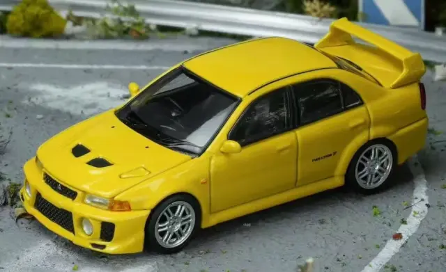 [予約] モーターヘリックス 1/64 ミツビシ ランサーエボリューションV GSR タンポポイエロー　M64102