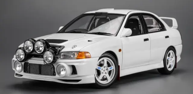 [予約] モーターヘリックス 1/18 ミツビシ ランサーエボリューション4 GSR ボンネット ラリーランプポッド　M84010
