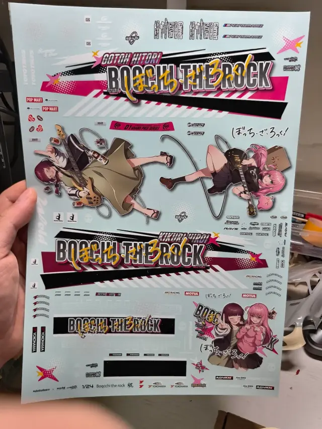 [予約] ミニチュアデカール 1/24 ぼっち・ざ・ろっく! 痛車 ステッカー キャラクターデカール 汎用　MS24055