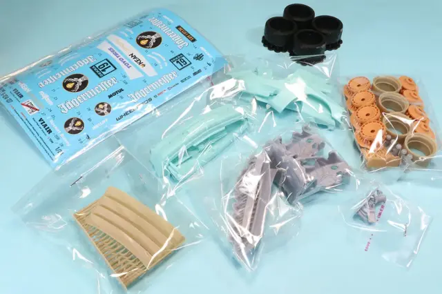 CMC 1/18 マセラティ 300S 1956 ローリングシャーシ 木製台限定