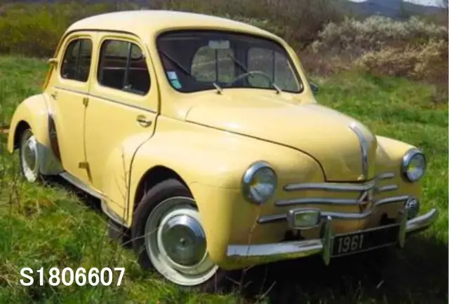 [予約]ソリド 1/18 ルノー 4CV 1961 (ベージュ)　S1806607