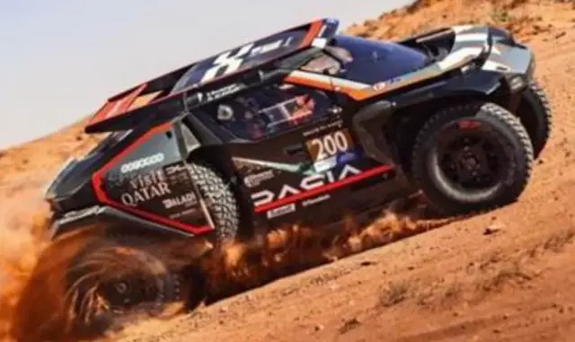 [予約] スパーク 1/43 ダチア サンドライダー No.200 ザ・ダチア サンドライダーズ 2025 ダカールラリー 4位 N.アル-アティヤ／E.ブーランジェ　S6040