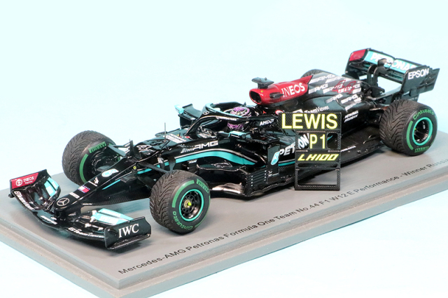 スパーク 1/43 メルセデス AMG W12 ロシアGP 2021 Winner L.ハミルトン 優勝100回記念 ピットボード付　S7695