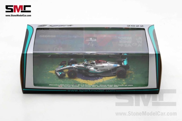 [予約] 海外ショップ特注スパーク 1/43 メルセデス AMG W13 ブラジルGP 2022 G.ラッセル F1初優勝 スタンディングフィギュア付き ブラジルデザイン台座　　OEMSPW13GR