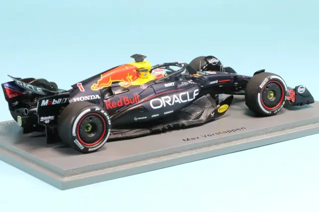 スパーク 1/43 レッドブル・レーシング RB21 No.1 エミリア