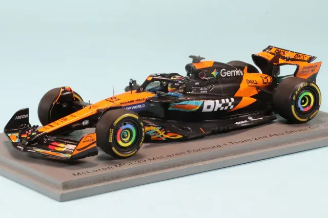 スパーク 1/43 マクラーレン MCL39 No.81 マクラーレンF1チーム アブダビGP 2025 2位 O.ピアストリ　S9679