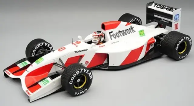 [予約] テクノモデル 1/18 フットワーク FA13 No.10 1992 ベルギーGP 鈴木亜久里 レインタイヤ車 ドライバーフィギュア付き　　TMD18-458C