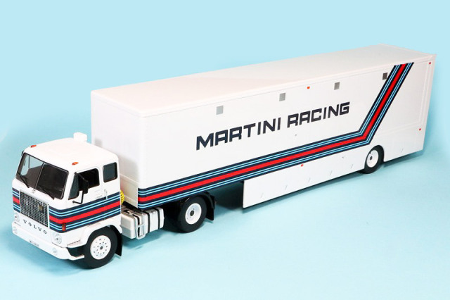 イクソ 1/43 ボルボ F88 レーシング トランスポーター "Martini Racing"　TTR018