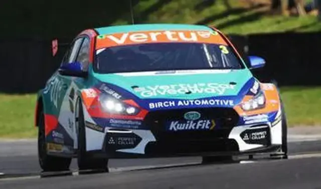 [予約] スパーク 1/43 チーム ヴェルトゥ No.3 ヒュンダイ i30N ファストバック BTCC 2026 トム・チルトン　UK056