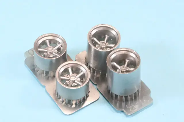 [予約] Wheel Mania(ホイールマニア) 1/24 15インチ Gr.7用 ホイールセット タイプA ニッサンR382等 シルバー塗装済み WM-P01
