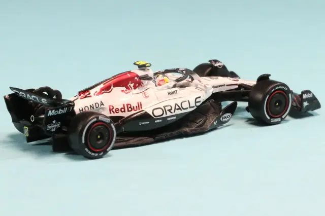 スパーク 1/64 レッドブル RB21 日本GP 2025 角田裕毅 Y442 ミニカー