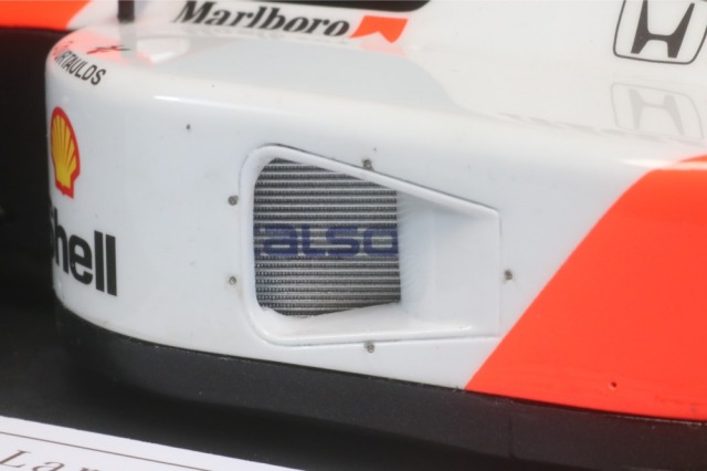 コナン1/18 マクラーレン MP4/8 A.セナ ブラジル国旗 Yahoo!オークション -「1／18 マクラーレン mp4／8」の落札相場