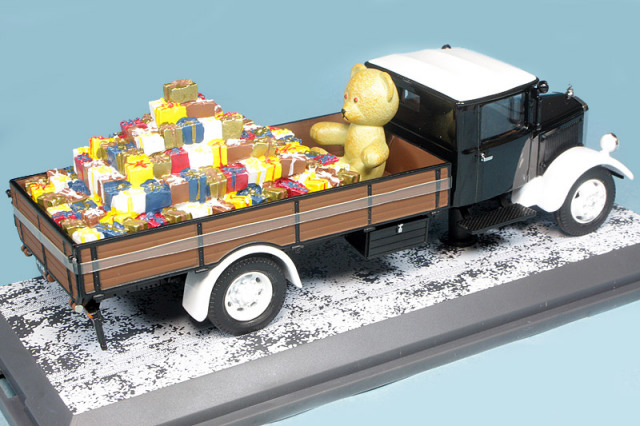 シュコー 1/43 メルセデス ベンツ Lo 2750 クリスマス 2018 450310400