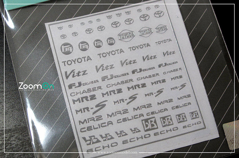 ☆　おすそ分けボックス　人物ステッカー　(No.124) ZoomOn 1/24 1/43 1/64 トヨタ タイプB メタルロゴステッカー ZD045
