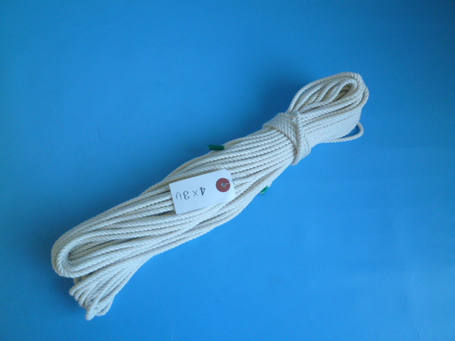 綿ロープ　直径４ｍｍ（３０メートル巻き）
