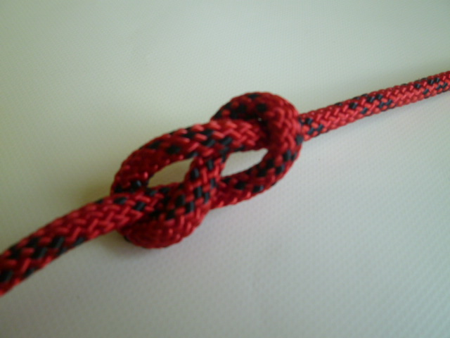 エステルWブレード３２打ちロープ　直径６ｍｍ　赤色ベース（切り売り品）メートル単位　最大２００ｍまで
