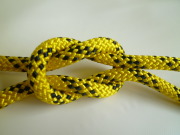 エステルWブレード３２打ちロープ　直径８ｍｍ　黄色ベース（切り売り品）メートル単位　最大２００ｍまで