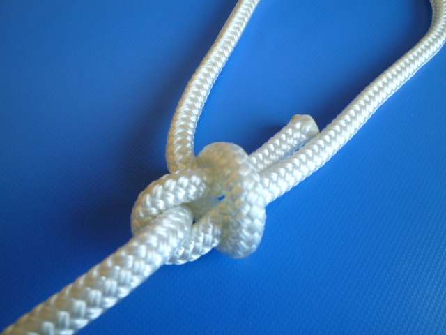 ポリエステル16打ちロープ　直径８ｍｍ（切り売り品）　白色　メートル単位　最大２００ｍまで