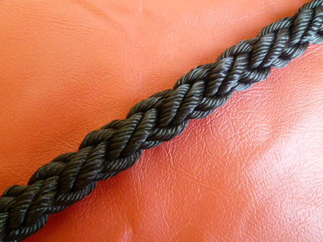 ポリエステルマルチクロスロープ　黒色　直径１６ｍｍ（２００m巻き）