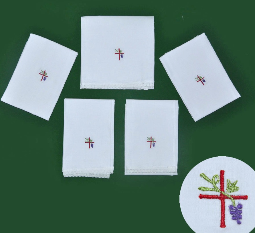 アメリカ   教会典礼用　カリスリネンセット　クロスぶどう　刺繍入り　コルポラーレ１枚　ピュリフィケーター 2 枚　ラバボ タオル 2 枚