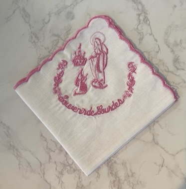 一般不可　転売不可　フランスルルド　LR0004　ルルドの聖母　ギフトハンカチ　刺繍　ピンク