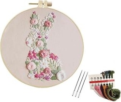 手刺繍用　初心者用　刺繍キット　ROAL713903　イースターバニーお花　２０センチ枠＋刺繍糸＋英語解説書　つき　１セット