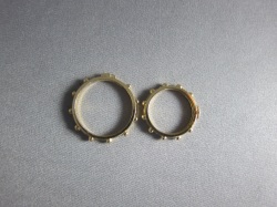 イタリア　 リング一連ロザリオ　　指ロザリオ　金属　金色　中２０ｍｍ