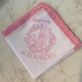 一般不可　転売不可　フランスルルド　LR0009　ルルドの聖母　ギフトハンカチ　ROSAカラーP2　スーベニアピンク