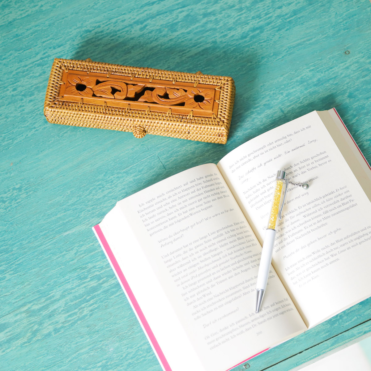 アタ　ボックス　蓋つき　木彫り
