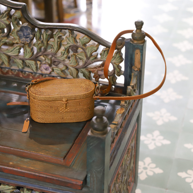 アタショルダーバッグ 楕円ミニ Mサイズ スマホ入るよ (NAB547) バリ島