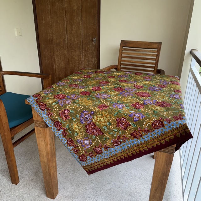 バティック（ジャワ更紗・綿100%・手描き/手染め） (NRA946-050)