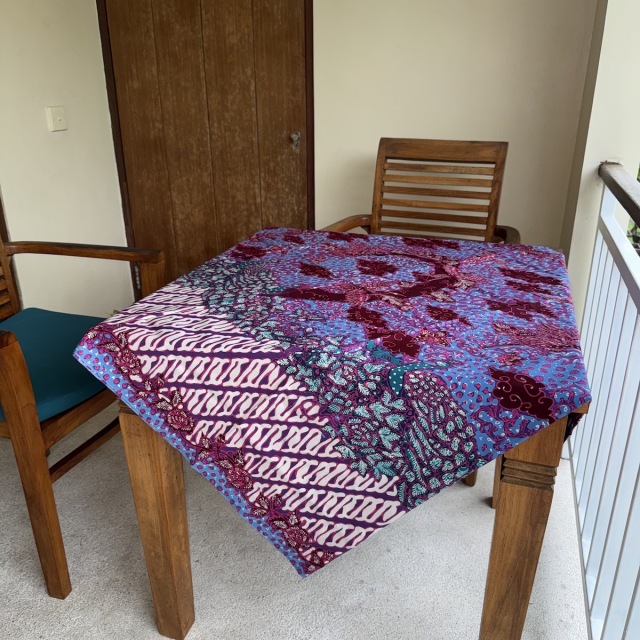 バティック（ジャワ更紗・綿100%・手描き/手染め） (NRA946-051)