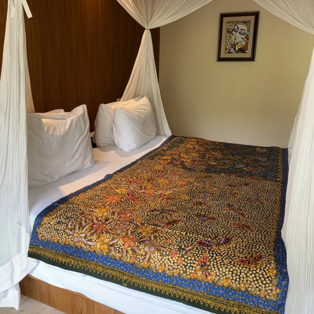 バティック（ジャワ更紗・綿100%・手描き/手染め） (NRA946-053)