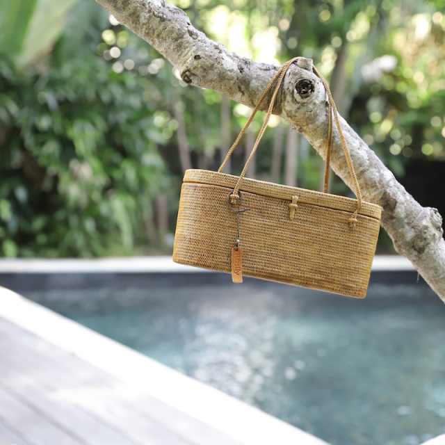 極細編みアタバッグ かごバッグ