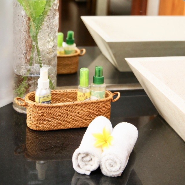 天然素材　アタ雑貨　蓋付き楕円小物入れ 楕円蓋付き小物入 (BOX470) Rosily(ロージリー) バリ島 アタかご