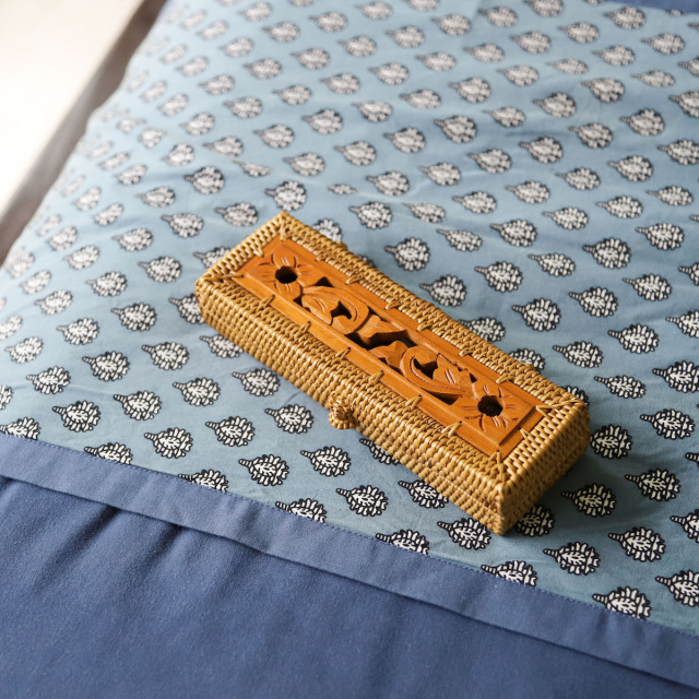 アタ　ボックス　蓋つき　木彫り