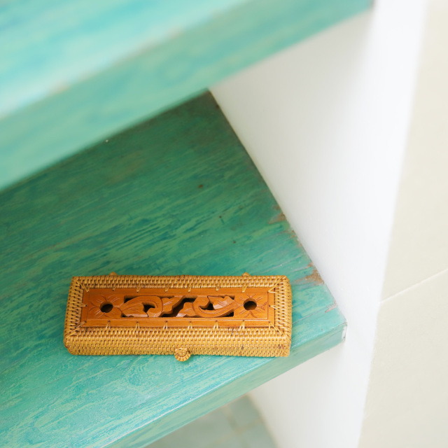 アタ　ボックス　蓋つき　木彫り