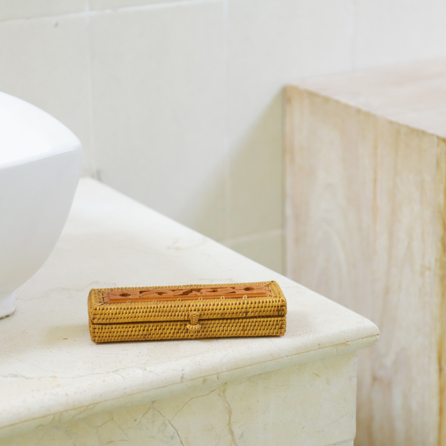 アタ　ボックス　蓋つき　木彫り