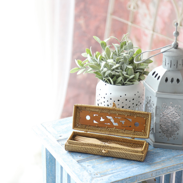 アタ　ボックス　蓋つき　木彫り