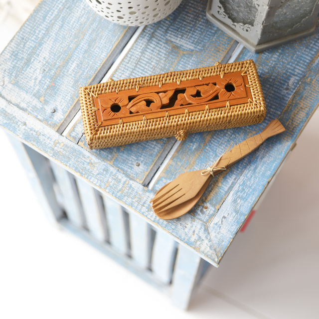 アタ　ボックス　蓋つき　木彫り