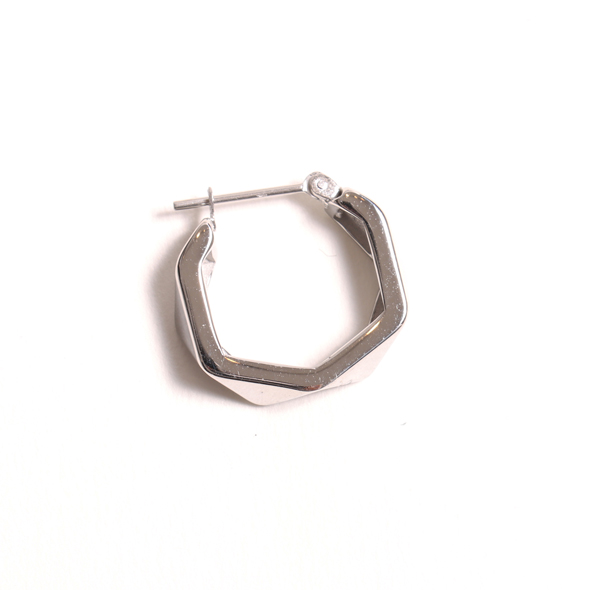 フープピアス ナット