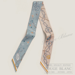 エルメス　ツイリースカーフ　"セ・ラ・フェット"　ブルーグラシエ×ローズプードル×グレー　【新品】HERMES Twilly Scarf  "C'est la Fete" Bleu glacier×Rose poudre×Gris 【NEW】